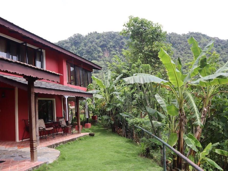 Castle Hotel Pokhara Exterior foto